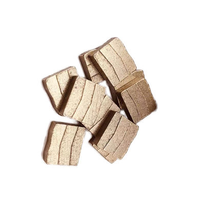 Bonne netteté et longue durée de vie 24*7,2/8,0*15 mm Segments diamantés pour granit de type M