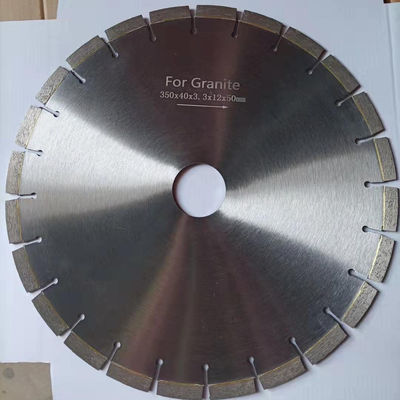 350 mm de diamètre 40 mm de forme de segment lame de coupe de granit pour une fractionnement précis des blocs