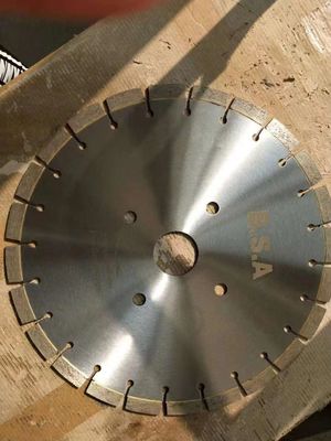 350 mm de diamètre 40 mm de forme de segment lame de coupe de granit pour une fractionnement précis des blocs