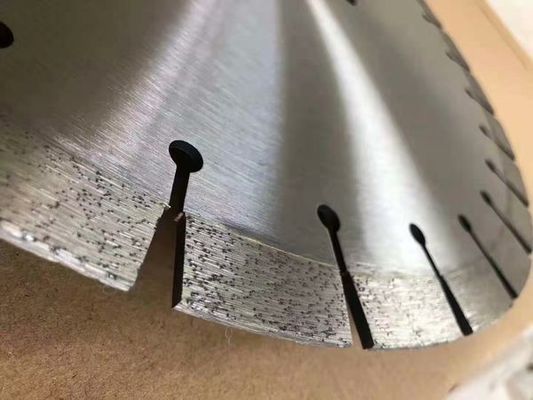350 mm de diamètre 40 mm de forme de segment lame de coupe de granit pour une fractionnement précis des blocs