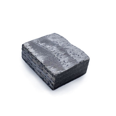 Couper des extrémités de segments de granit de diamant avec des adjuvants de diamants synthétiques et de métaux