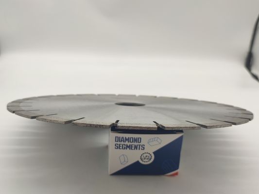 Disque de coupe de lame de scie diamantée de 350 mm pour la coupe de la pierre volcanique de lave au Mexique