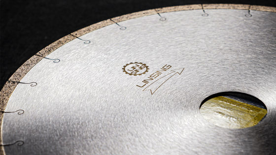 Blade à scie diamantée de qualité A-Classe J pour couper des outils de coupe de pierre de 350 mm