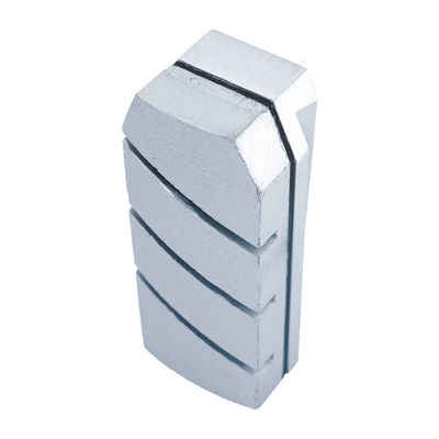 Le broyage brut des dalles de granit facilité par la machine de polissage automatique Diamond Fickert