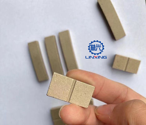 Taille personnalisée Segments de marbre 1200mm 24*8*13 mm pour couper le marbre dur au Pakistan