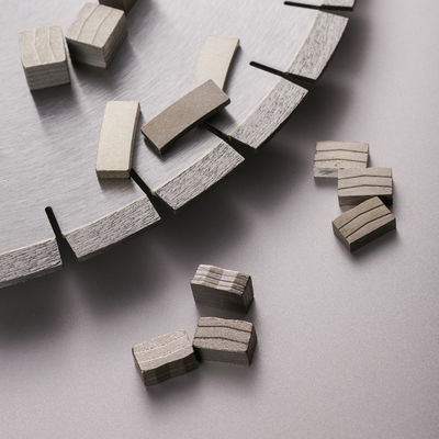 Segment diamanté à plusieurs couches de type K en forme de sang pour l'Indonésie Hauteur du segment 13/15/20 mm