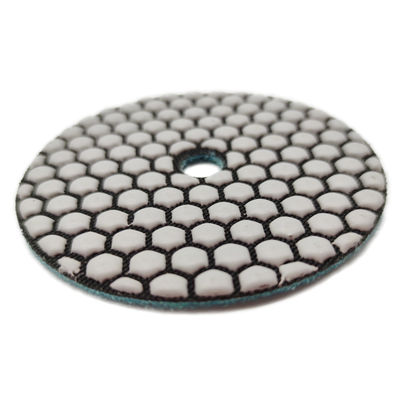 Finitions très brillantes faites rapidement et facilement avec une plaque de polissage en pierre/céramique/béton