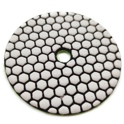 Finitions très brillantes faites rapidement et facilement avec une plaque de polissage en pierre/céramique/béton