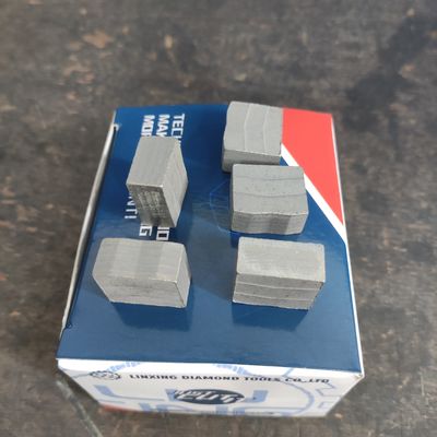 Soutien personnalisé ODM 2000mm Blade Cutting Stone Segment pour l'outil diamanté en granit en forme de M