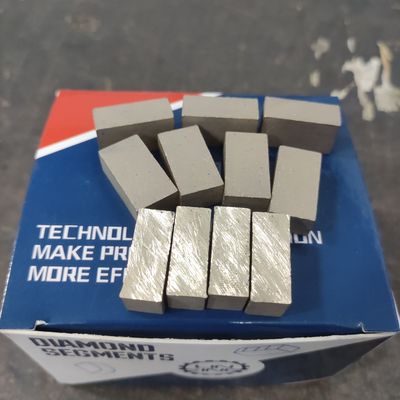 Coupe de marbre doux et dur Segment de diamant 24 * 9,5 * 13 mm pour le support personnalisé ODM