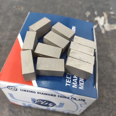 Coupe de marbre doux et dur Segment de diamant 24 * 9,5 * 13 mm pour le support personnalisé ODM
