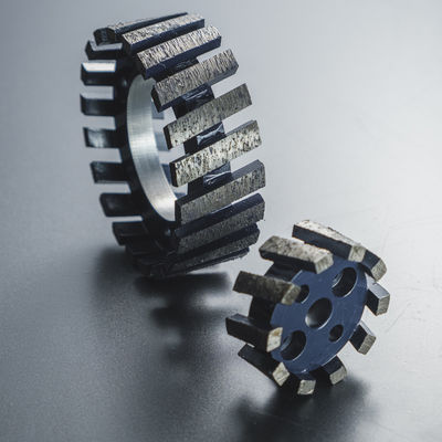 Roue de meulage à bords segmentés personnalisée en poudre de métal diamanté pour machine de meulage CNC
