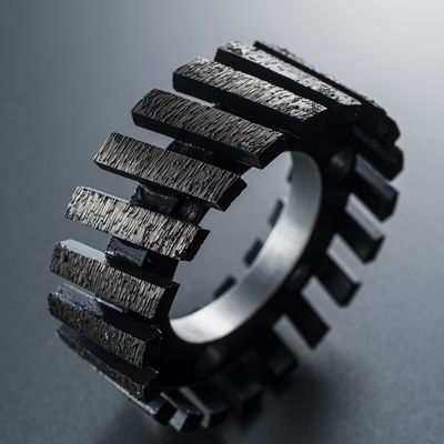 Roue de meulage à bords segmentés personnalisée en poudre de métal diamanté pour machine de meulage CNC