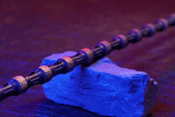 La première catégorie de perles de frittage de quartzite de carrière fil de diamant 12,0*40 fil enduit de caoutchouc