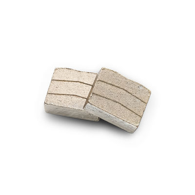 Ségments de pointe de diamant multicouches pour la coupe de blocs de granit humides sur une scie à lames multiples