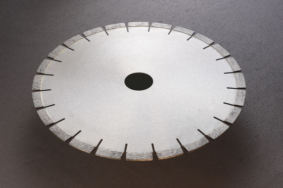 Performance de soudage à haute fréquence Lamelle de scie pour la découpe de la pierre de lave volcanique