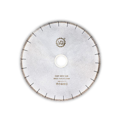 Coupe Dekton avec soudage à haute fréquence Lamelle de scie diamantée et matériau en acier allié