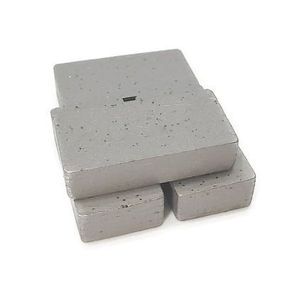 Fournir directement des segments de diamants de qualité A pour les blocs de marbre coupés sur la machine à scie