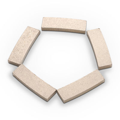24*4,2*12mm Segments diamantés pour pièces de scie en pierre humide Conseils de support personnalisé OBM