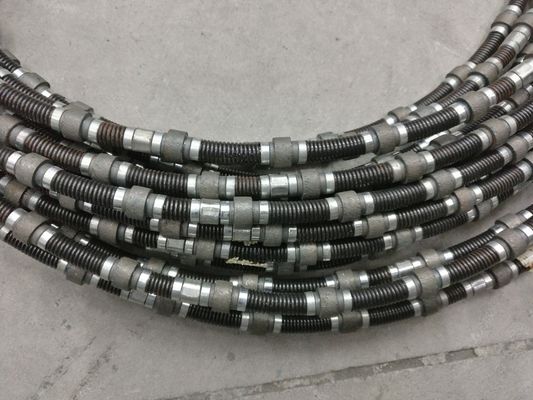 Rope de scie à fil de diamant en caoutchouc à ressort pour le granit au Vietnam