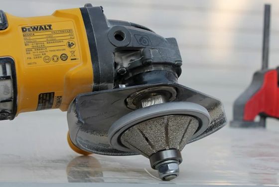 B30 pour roue de broyage et de profilage de pierre