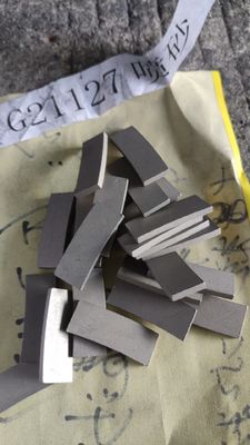 Segment de diamant en forme d'arc pour l'outil de lame de scie de 600 mm en Indonésie