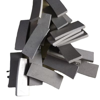 Support OEM pour le segment diamanté de 350 mm pour les outils de découpe de pierres de basalte en Indonésie
