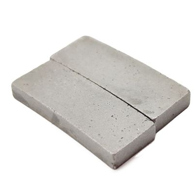 Support OEM pour le segment diamanté de 350 mm pour les outils de découpe de pierres de basalte en Indonésie
