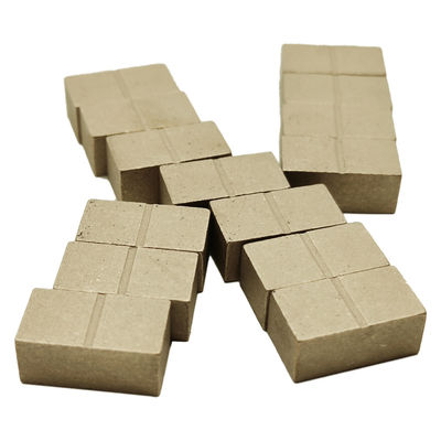 24*10*10 Sandwich Diamant Segments Lamelle de scie circulaire pour la découpe de travertin beige de 1700 mm