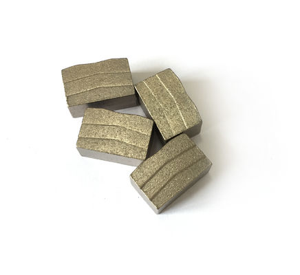 Coupeur de disque à lame de scie diamantée pour le segment de grès de granit de basalte 24*6,6/7,4*15 mm