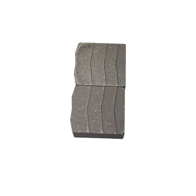 Segment de diamants chauds pour le granit doux avec un espace de coupe étroit et une réduction des déchets de pierre