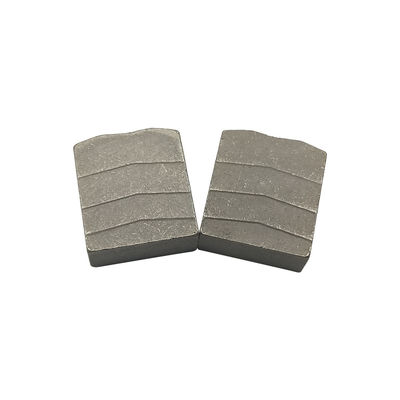 Segment de diamants chauds pour le granit doux avec un espace de coupe étroit et une réduction des déchets de pierre