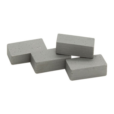 Les segments de scie à diamants et de cobalt sont la combinaison parfaite pour couper des blocs de marbre.