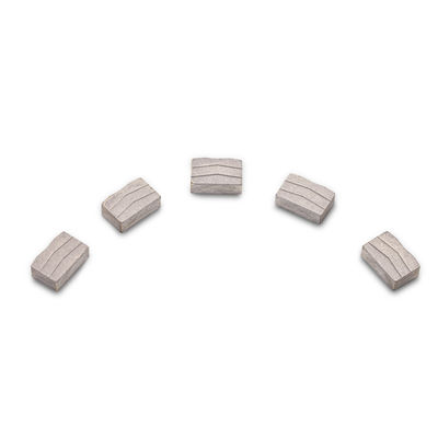 Ségment de diamant en granit de forme M 24*7,6/8,4*15 mm pour lame à coupe multiple de 6,5 mm