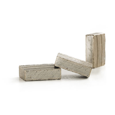 Poudre métallique de diamant utilisée 24*12,7/11,5*15 mm pour le segment de coupe de la carrière de granit