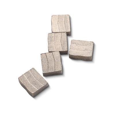 Poudre métallique de diamant utilisée 24*12,7/11,5*15 mm pour le segment de coupe de la carrière de granit