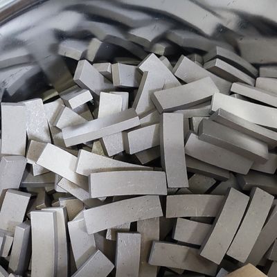Segments de lames de scie sintrées au diamant pour la machine de soudage à la pierre