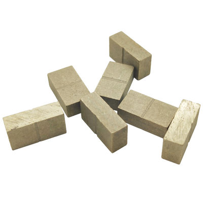 Les diamants sont utilisés pour la coupe de diamants.