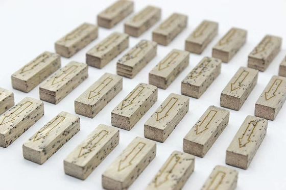 Les diamants exposés à la lumière rapide pour la coupe de marbre