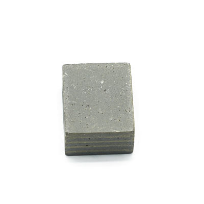 Marché mondial Roue à disque de meulage de diamants Segment sintré pour le meulage de plaques fortes
