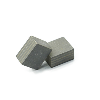 Marché mondial Roue à disque de meulage de diamants Segment sintré pour le meulage de plaques fortes