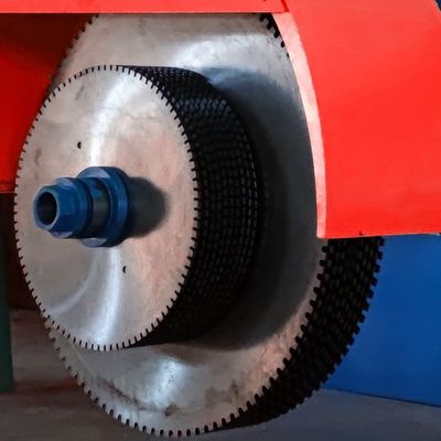 Machine à découper la pierre à bras unique et à lames multiples pour le profilage de blocs de granit rouge