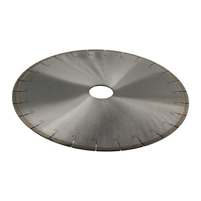 Lamelle de scie silencieuse à fente en J revêtue de Ti pour la découpe de céramiques en porcelaine Dekton