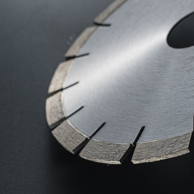 Coupe de granit faite simple 350 mm lame de scie à diamant avec 40 * 3.2 * 10 mm taille du segment
