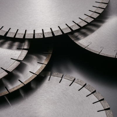 Coupe de granit faite simple 350 mm lame de scie à diamant avec 40 * 3.2 * 10 mm taille du segment
