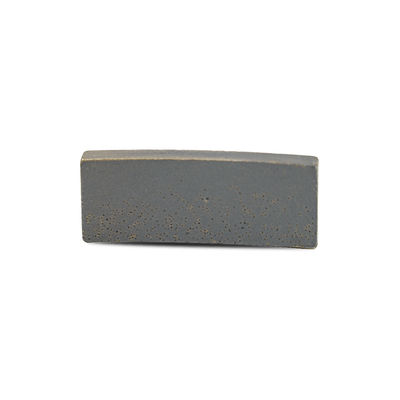 Matériau de base Diamant bon Lamelle de scie à diamants Conseils Segment de diamants pour la coupe de la pierre de lave