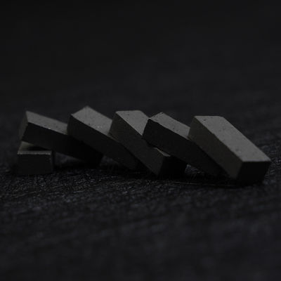 20*4.0/3.5*8mm Segment de découpe de diamants à sinter à chaud pour la découpe de marbre et de calcaire