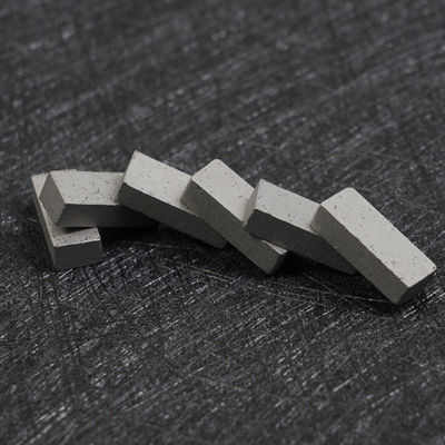 Lampe à segments de diamant pour la découpe de blocs de marbre et de granit tendre par scie