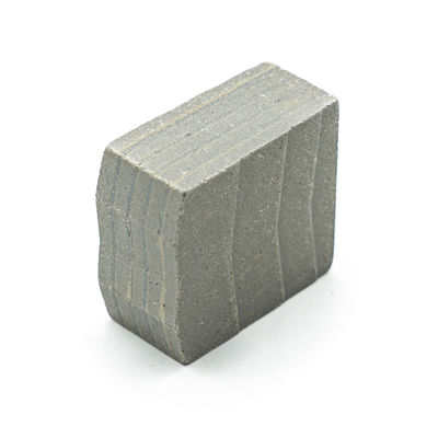 24*13,6/14,4*20,5 mm Segment de coupe de diamant pour une netteté supérieure du granit