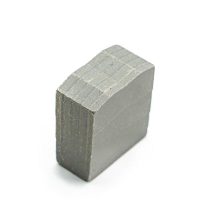 24*13,6/14,4*20,5 mm Segment de coupe de diamant pour une netteté supérieure du granit